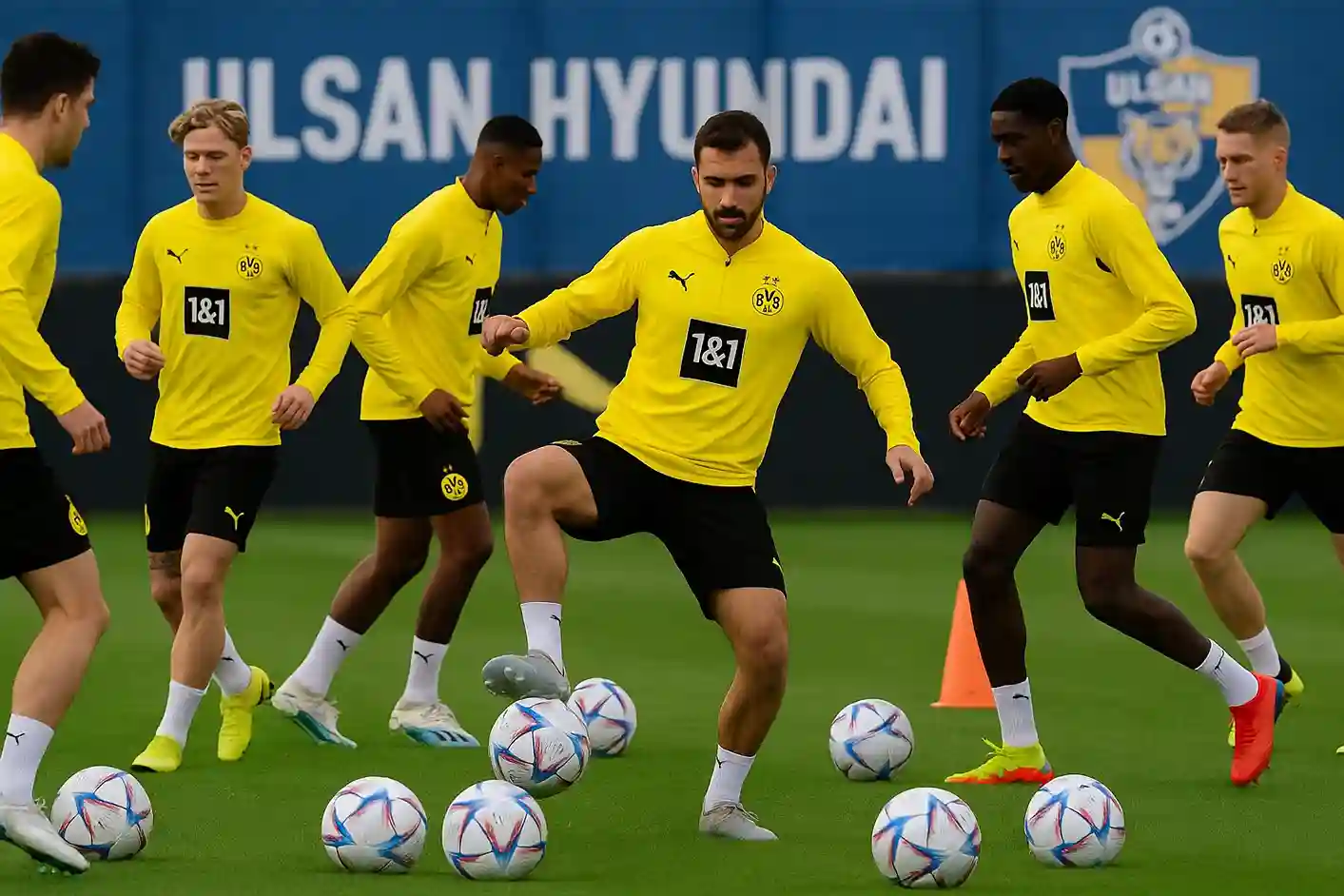 Dortmund đang luyện tập chuẩn bị cho trận đấu với Ulsan Hyundai.