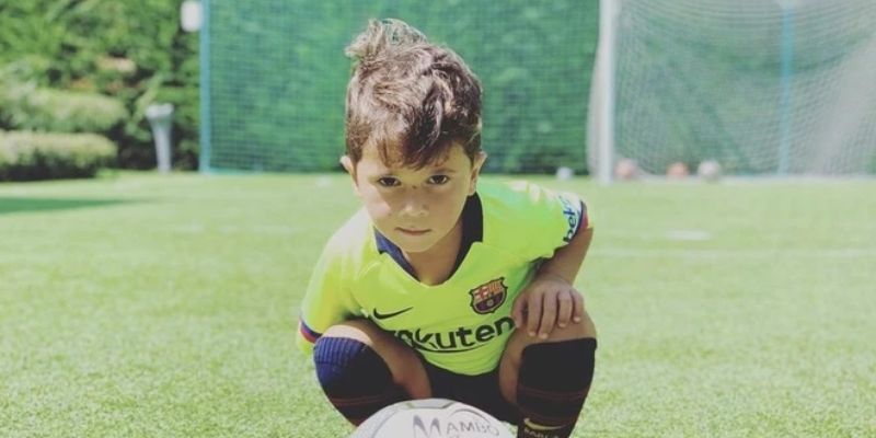 Bóng đá nhi đồng tại các cường quốc bóng đá được tập trung phát triển một cách bài bản, chuyên nghiệp cùng với cơ sở vật chất hiện đại